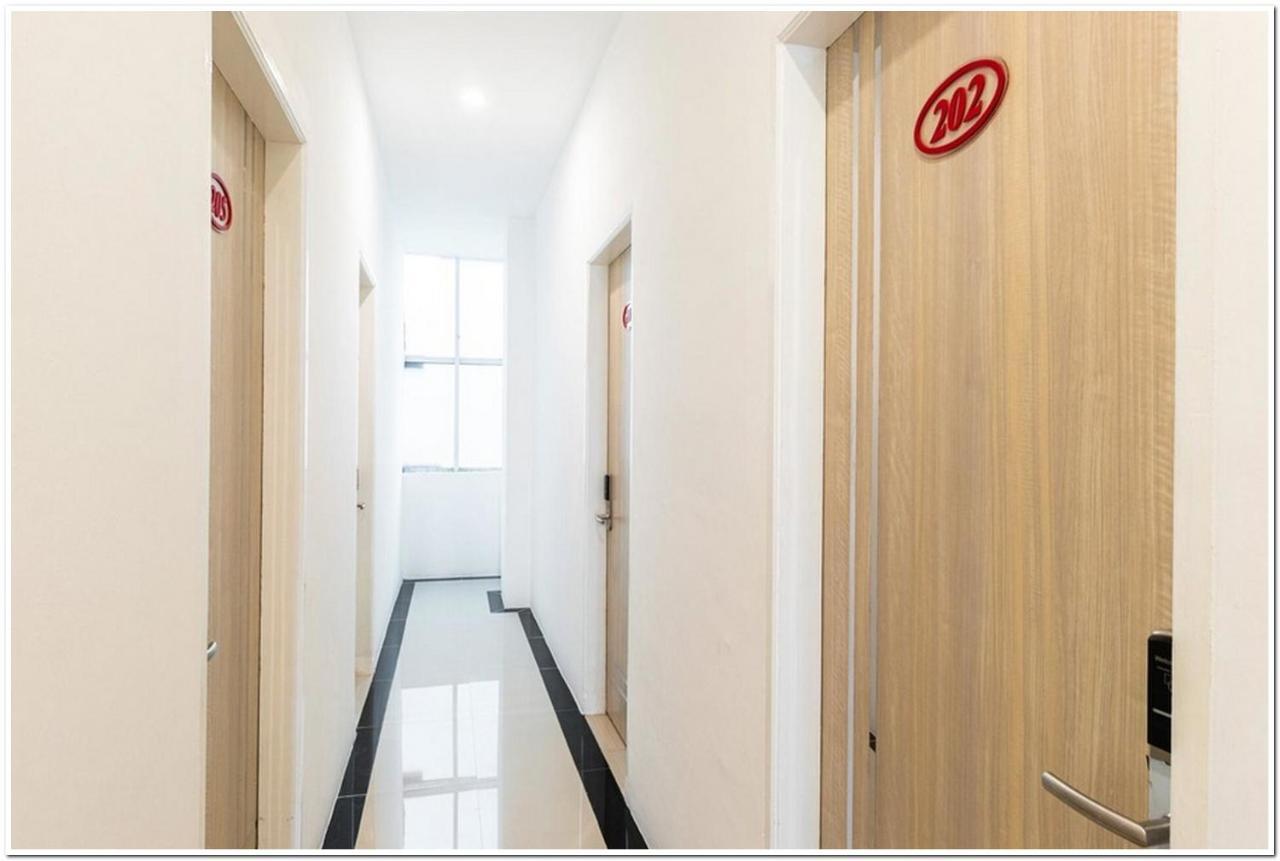 Reddoorz Plus @ Centrium Katamso Medan Exterior photo