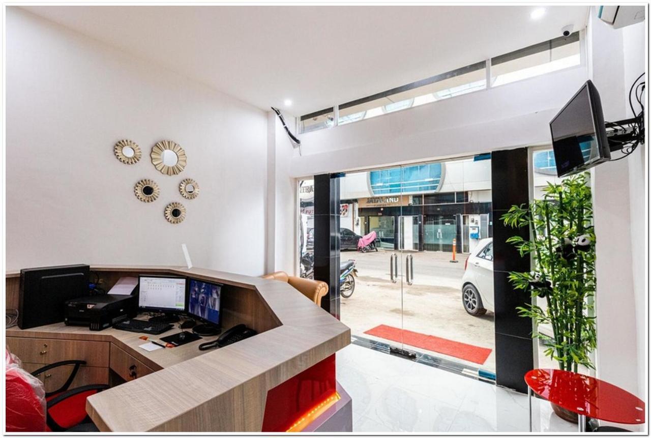 Reddoorz Plus @ Centrium Katamso Medan Exterior photo