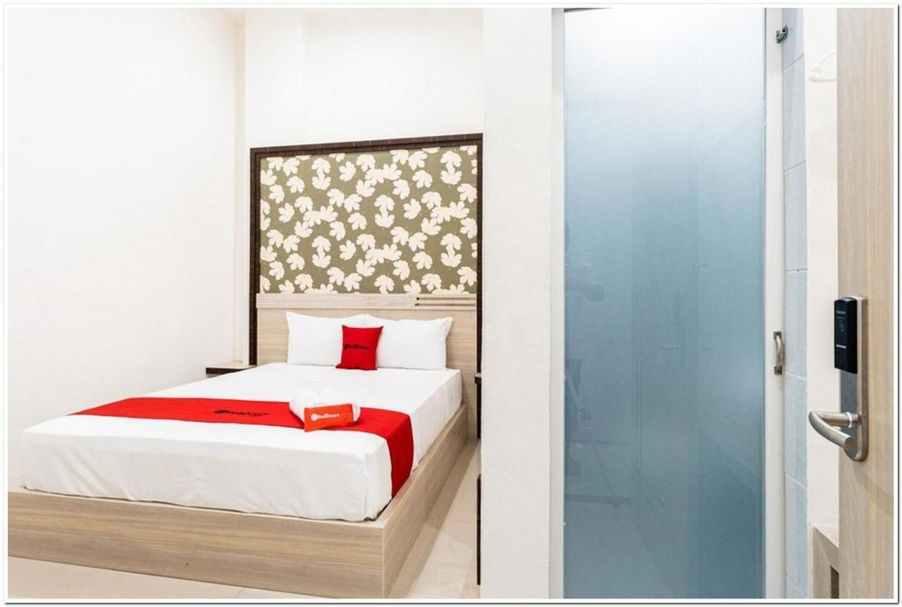 Reddoorz Plus @ Centrium Katamso Medan Exterior photo
